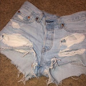 Distressed Levi’s shorts 501 type